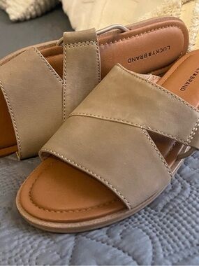 Lucky Brand Women's Beige Leather Sandals